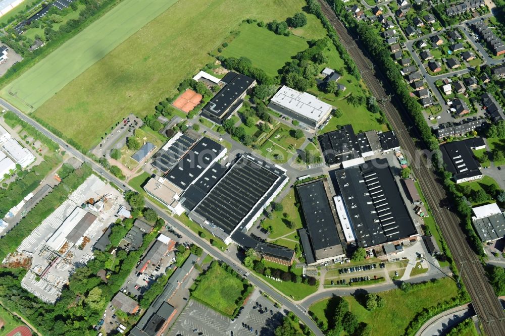 Aerial image Schwarzenbek - Building and production halls on the premises of Fette Compacting GmbH along the Grabauer Strasse in Schwarzenbeck in the state Schleswig-Holstein, Germany