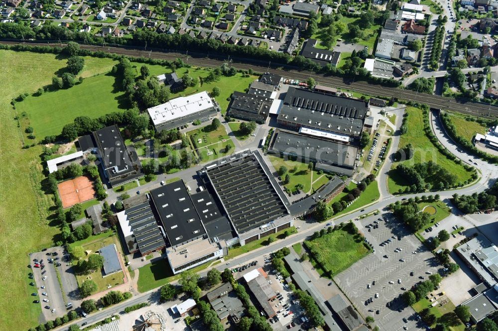 Aerial image Schwarzenbek - Building and production halls on the premises of Fette Compacting GmbH along the Grabauer Strasse in Schwarzenbeck in the state Schleswig-Holstein, Germany