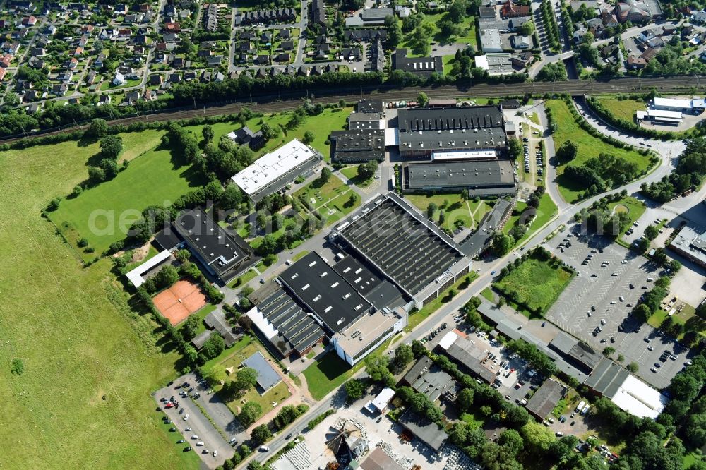 Schwarzenbek from above - Building and production halls on the premises of Fette Compacting GmbH along the Grabauer Strasse in Schwarzenbeck in the state Schleswig-Holstein, Germany