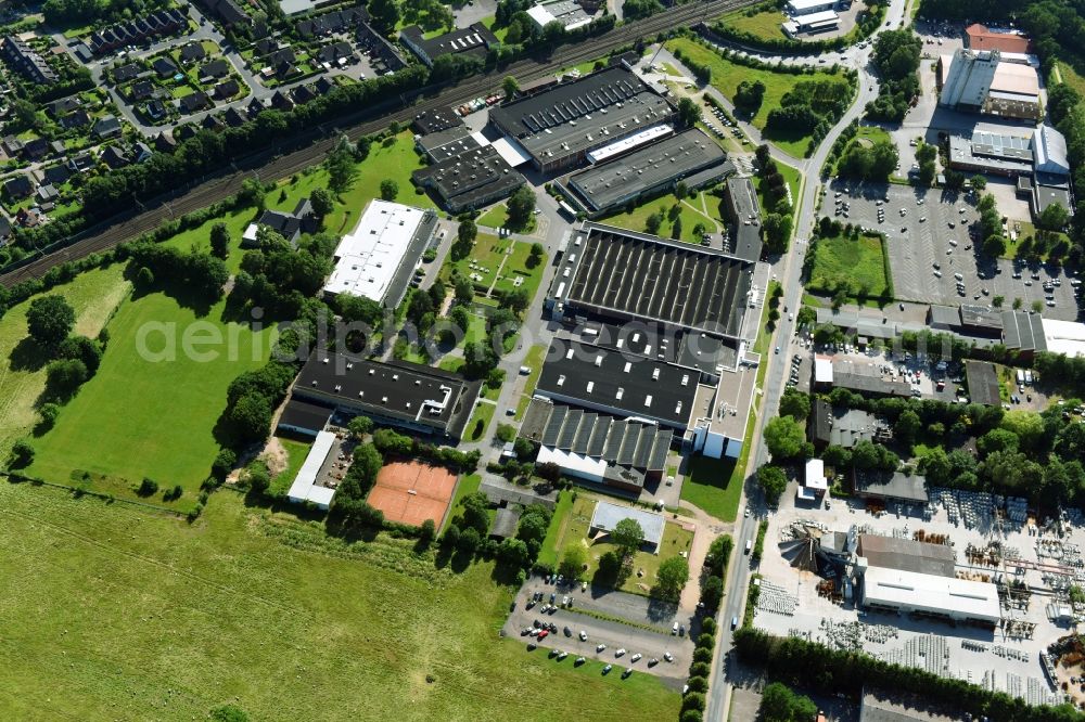 Schwarzenbek from the bird's eye view: Building and production halls on the premises of Fette Compacting GmbH along the Grabauer Strasse in Schwarzenbeck in the state Schleswig-Holstein, Germany