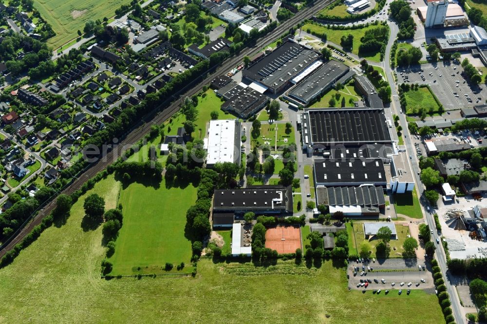 Aerial image Schwarzenbek - Building and production halls on the premises of Fette Compacting GmbH along the Grabauer Strasse in Schwarzenbeck in the state Schleswig-Holstein, Germany