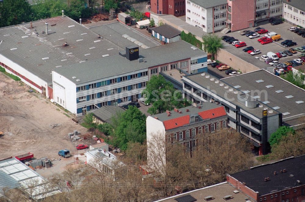 Aerial photograph Berlin Reinickendorf - Factory premises of the company GERB Schwingungsisolierungen GmbH & Co. KG at the Roedernallee in Berlin Reinickendorf