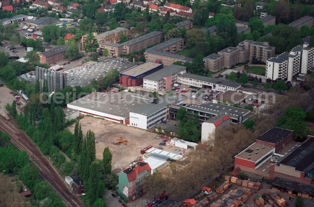 Aerial photograph Berlin Reinickendorf - Factory premises of the company GERB Schwingungsisolierungen GmbH & Co. KG at the Roedernallee in Berlin Reinickendorf