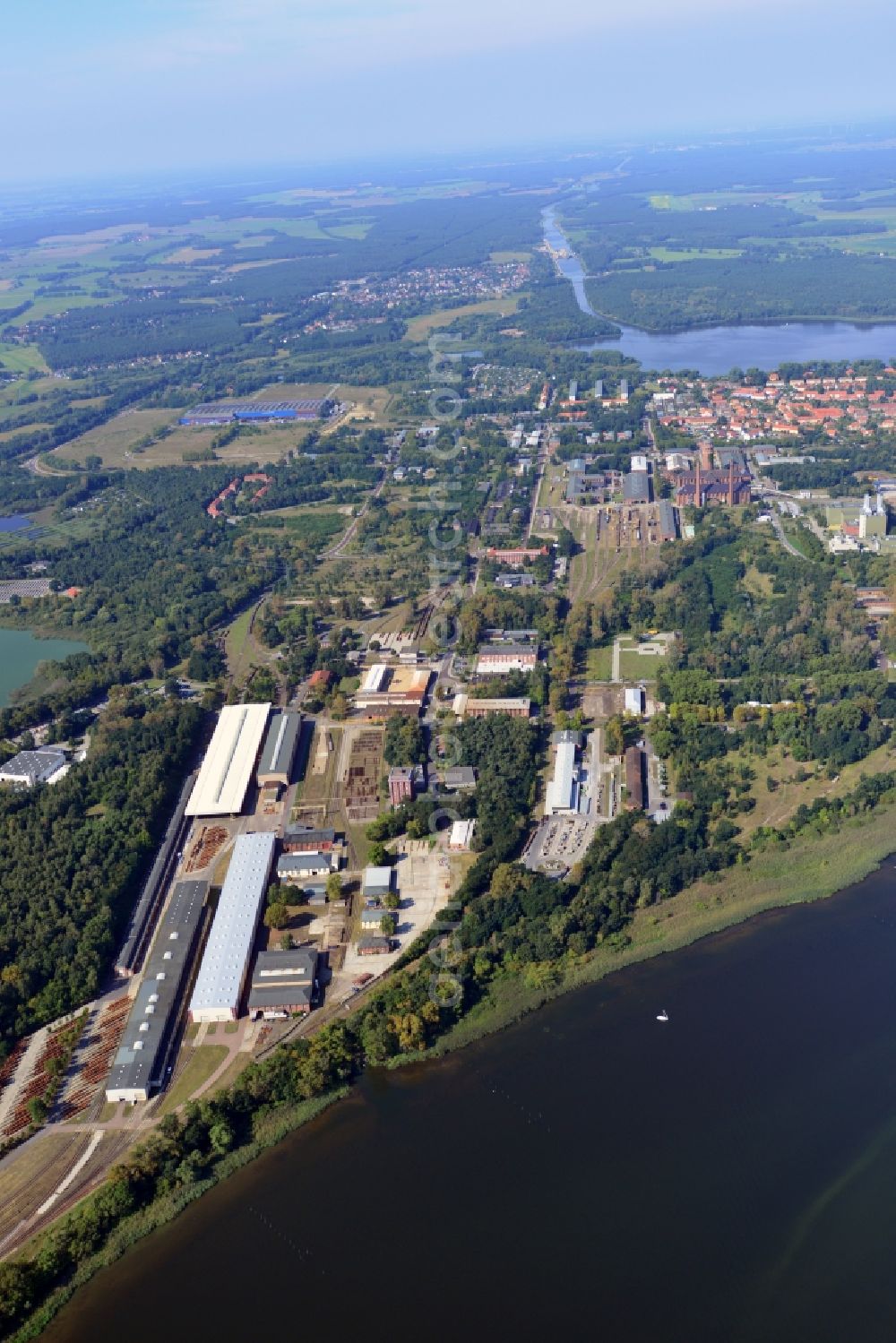 Aerial photograph Brandenburg Havel - Views at the plant site of the company Gleisbaumechanik Brandenburg / H. GmbH in Brandenburg upon Havel the federal state of Brandenburg