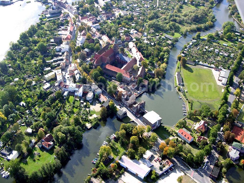 Aerial image Brandenburg - 07.10.2004 Blick auf das Werksgelände der Firma Karpow GmbH und der Heidrichsmühle in Brandenburg.