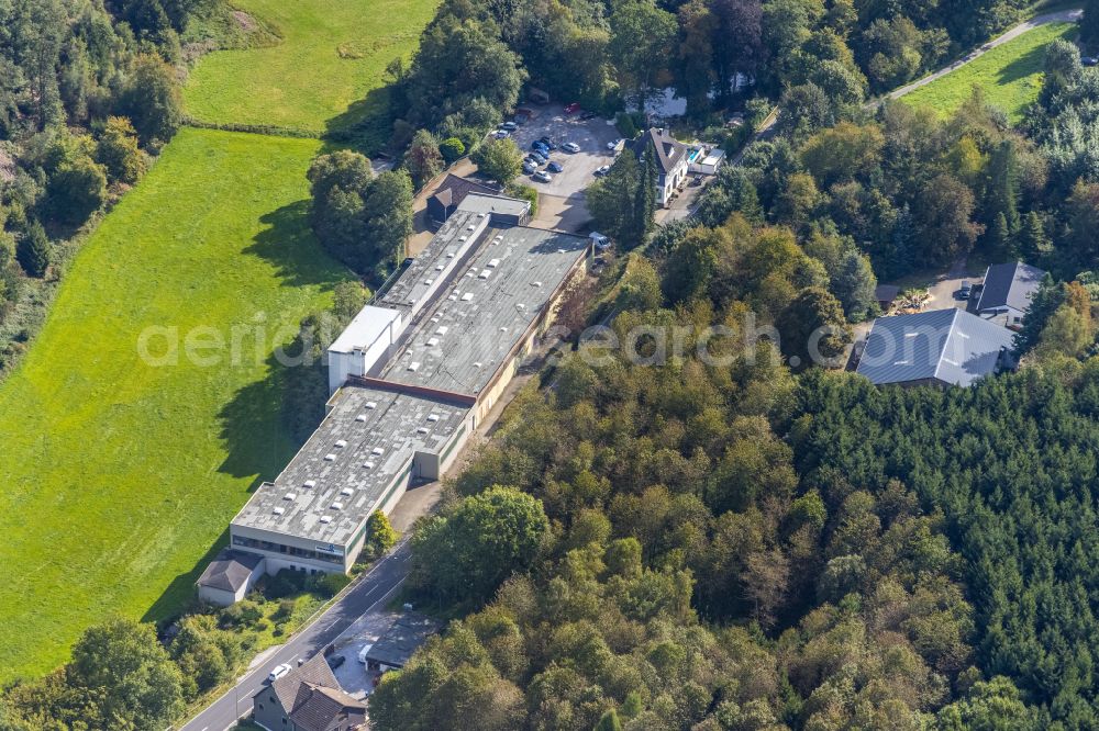 Aerial image Ennepetal - Building and production halls on the premises of Firma KP Metallwerk GmbH and August Vormann GmbH & Co. KG on street Heilenbecker Strasse in Ennepetal in the state North Rhine-Westphalia, Germany