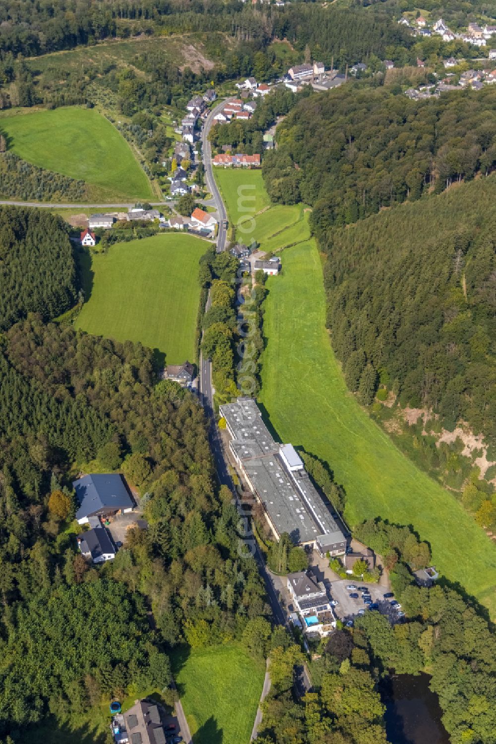 Ennepetal from the bird's eye view: Building and production halls on the premises of Firma KP Metallwerk GmbH and August Vormann GmbH & Co. KG on street Heilenbecker Strasse in Ennepetal in the state North Rhine-Westphalia, Germany