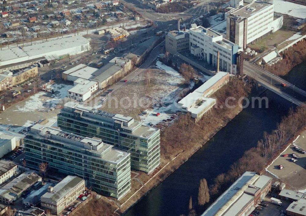 Berlin- Tempelhof from above - Werksgelände der Firma WAYSS & FREYTAG an der Konturstraße / Trassenstraße - östlich des Flughafens Berlin-Tempelhof.