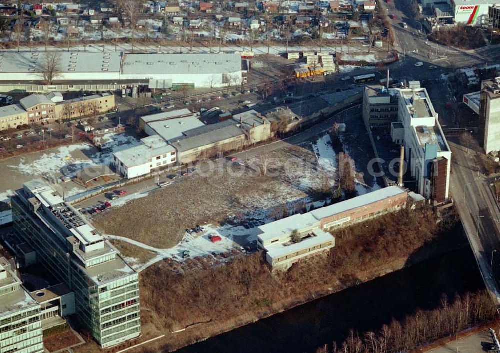 Berlin- Tempelhof from the bird's eye view: Werksgelände der Firma WAYSS & FREYTAG an der Konturstraße / Trassenstraße - östlich des Flughafens Berlin-Tempelhof.