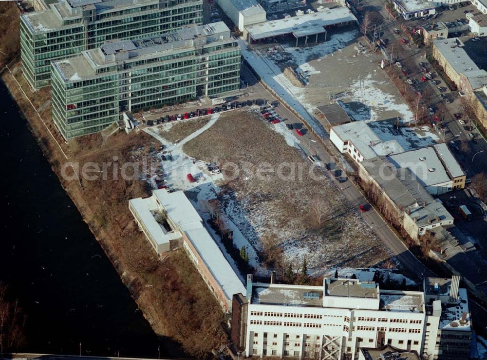 Aerial photograph Berlin - Tempelhof - Werksgelände der Firma WAYSS & FREYTAG an der Konturstraße / Trassenstraße - östlich des Flughafens Berlin-Tempelhof.