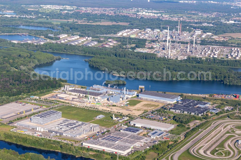 Wörth am Rhein from the bird's eye view: Building and production halls on the premises der Firmengelaende of Papierfabrik Palm GmbH & Co. KG on street Am Oberwald in Woerth am Rhein in the state Rhineland-Palatinate, Germany