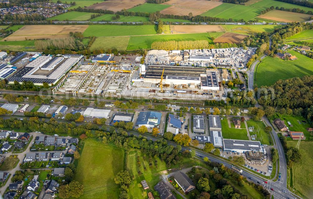 Hamminkeln from above - Building and production halls on the premises of Firmengruppe Max Boegl on street Industriestrasse in Hamminkeln in the state North Rhine-Westphalia, Germany