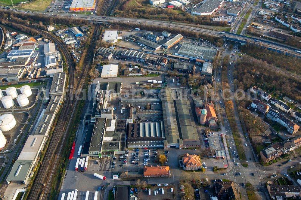 Gelsenkirchen from the bird's eye view: Building and production halls on the premises of Fleischzentrum Am Schlachthof GmbH an the Bechem Otto & Co. KG, Niederlassung Gelsenkirchen in Gelsenkirchen at the A42 in the state North Rhine-Westphalia