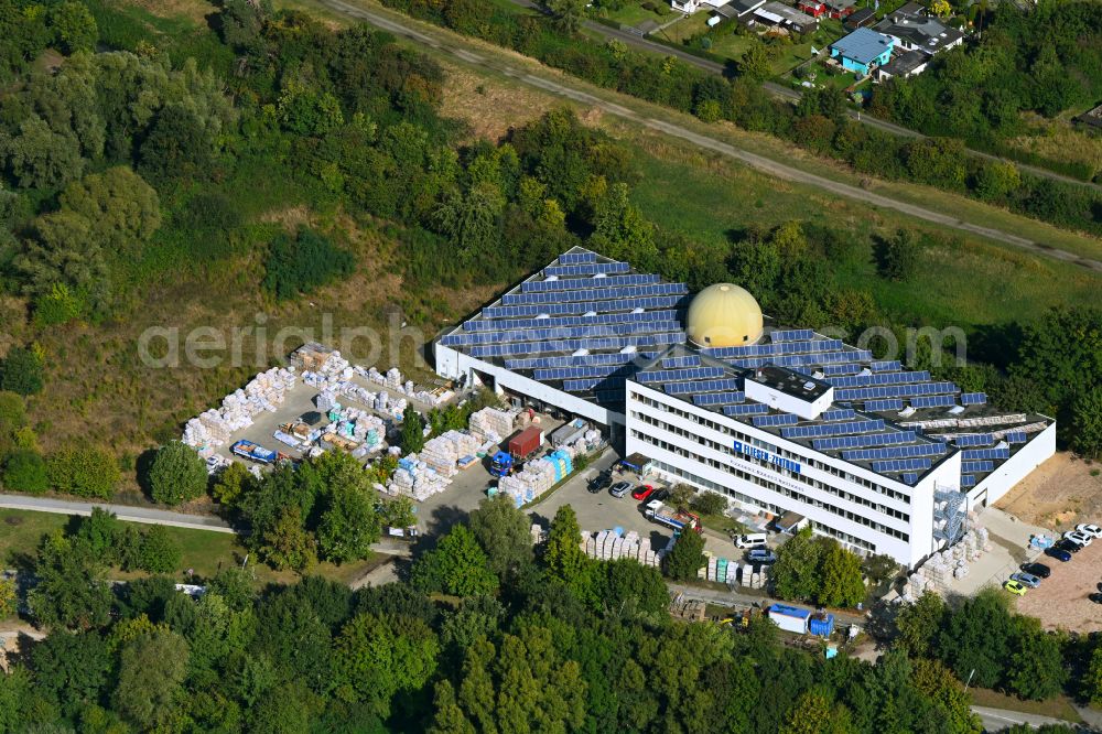 Aerial photograph Hamburg - Building and production halls on the premises of Fliesen-Zentrum Deutschland GmbH on street Rungedamm in Hamburg, Germany