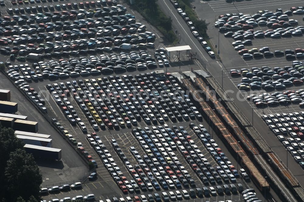 Aerial image Köln - Building and production halls on the premises of Ford-Werke GmbH along the Henry-Ford-Strasse in the district Niehl in Cologne in the state North Rhine-Westphalia, Germany