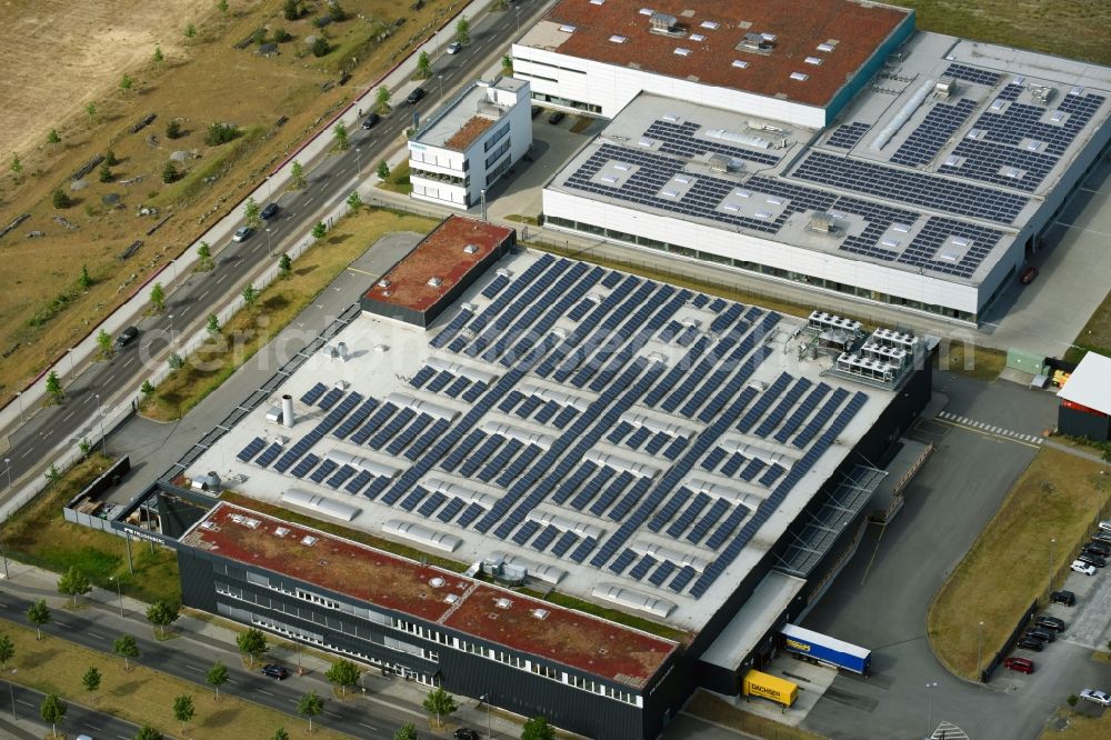 Berlin from the bird's eye view: Building and production halls on the premises of Freudenberg Dichtungs- and Schwingungstechnik GmbH on Gross-Berliner Donm in the district Adlershof in Berlin, Germany