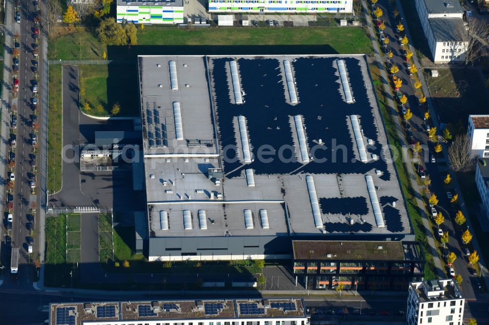 Aerial image Berlin - Building and production halls on the premises of Freudenberg Dichtungs- and Schwingungstechnik GmbH on Gross-Berliner Donm in the district Adlershof in Berlin, Germany