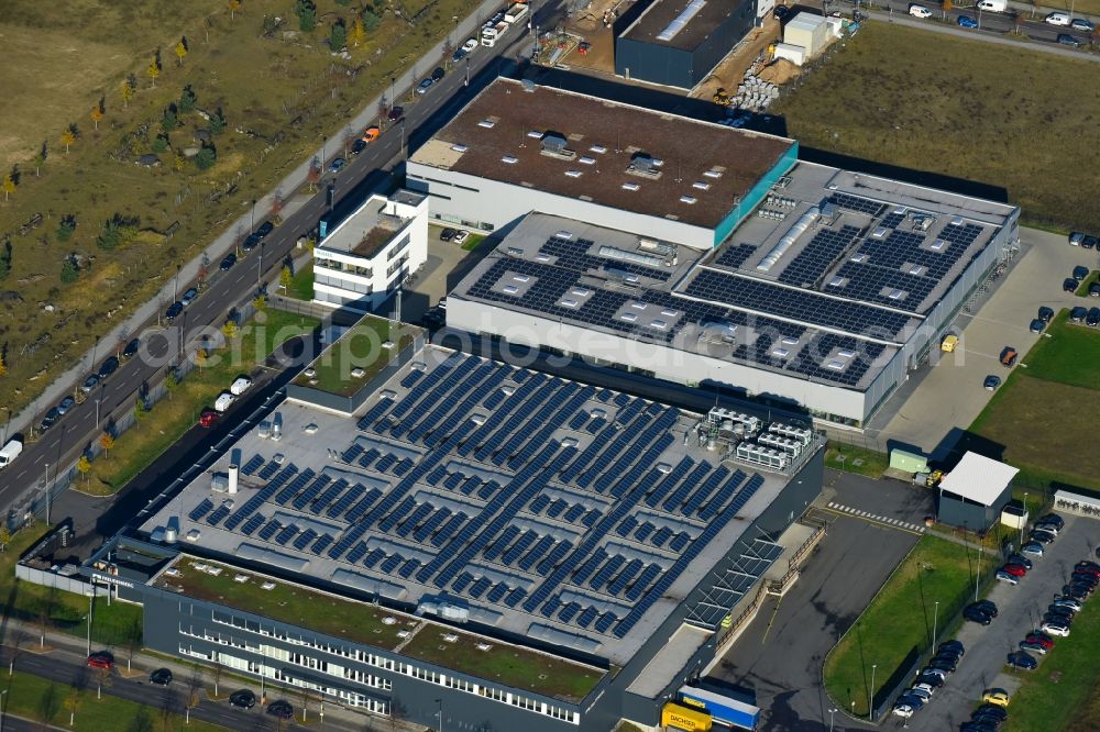 Aerial photograph Berlin - Building and production halls on the premises of Freudenberg Dichtungs- and Schwingungstechnik GmbH on Gross-Berliner Donm in the district Adlershof in Berlin, Germany