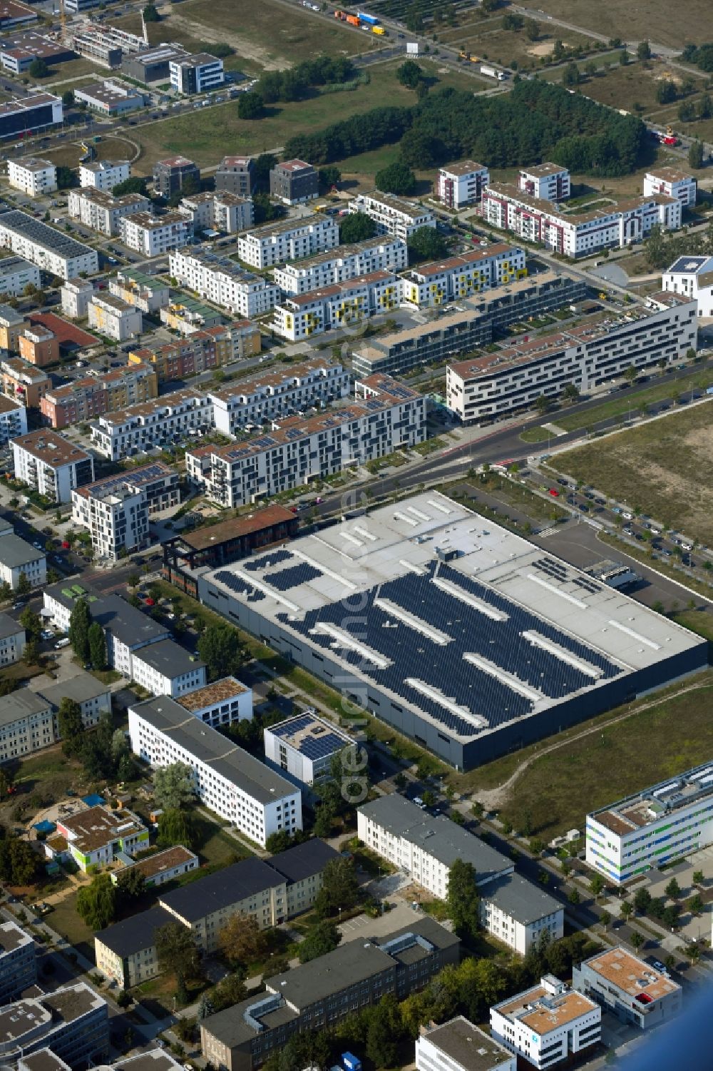 Berlin from above - Building and production halls on the premises of Freudenberg Dichtungs- and Schwingungstechnik GmbH on Gross-Berliner Donm in the district Adlershof in Berlin, Germany