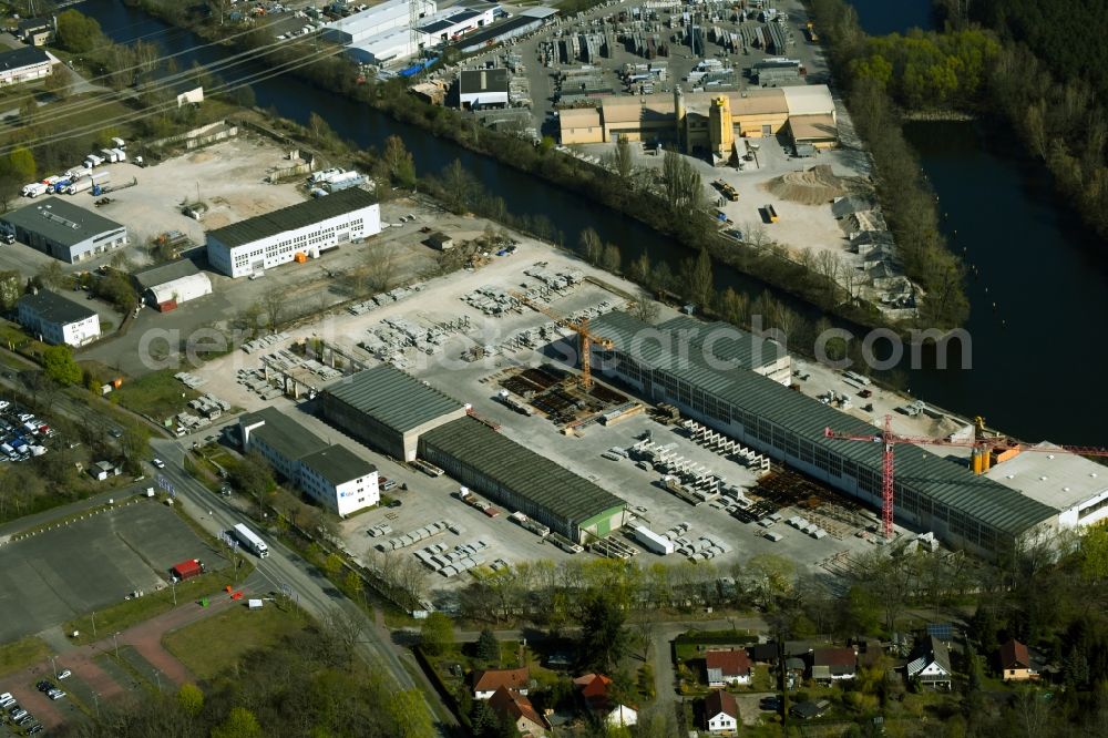 Velten from above - Buildings and production halls on the premises of Gala-Lusit-Betonsteinwerke GmbH and bwb Betonwerk Velten GmbH & Co. KG in Velten in the state of Brandenburg, Germany