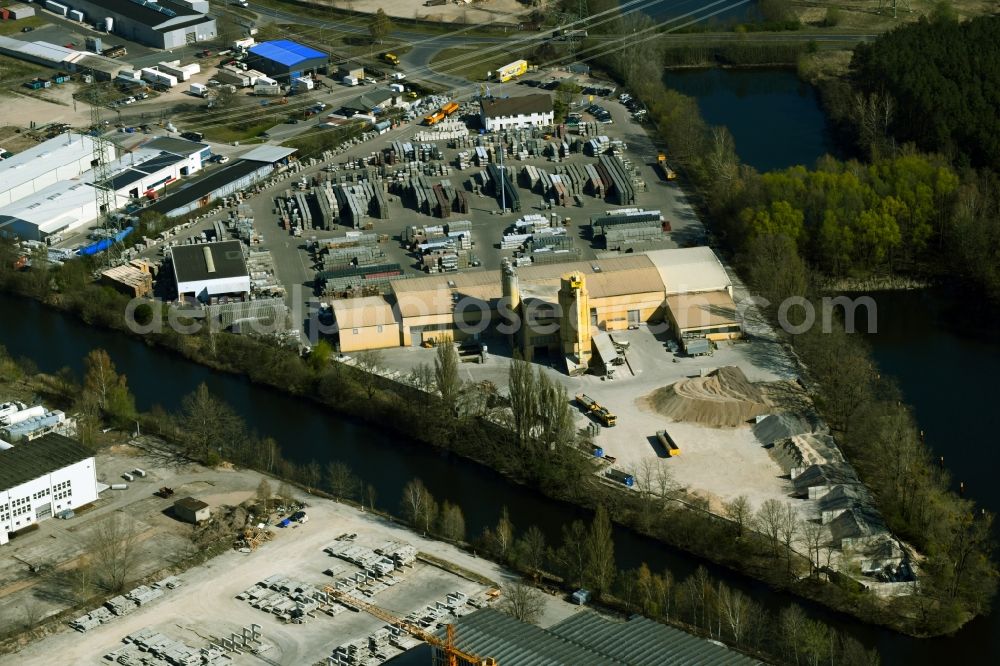 Velten from the bird's eye view: Buildings and production halls on the premises of Gala-Lusit-Betonsteinwerke GmbH and bwb Betonwerk Velten GmbH & Co. KG in Velten in the state of Brandenburg, Germany