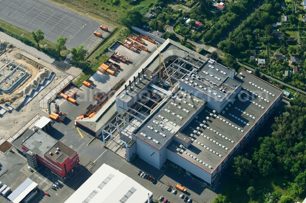 Berlin from above - Building and production halls on the premises of Gesellschaft fuer Boden- and Abfallverwertung mbH on Gradestrasse in the district Britz in Berlin, Germany