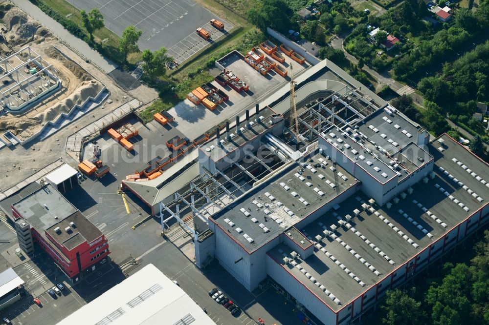 Berlin from the bird's eye view: Building and production halls on the premises of Gesellschaft fuer Boden- and Abfallverwertung mbH on Gradestrasse in the district Britz in Berlin, Germany