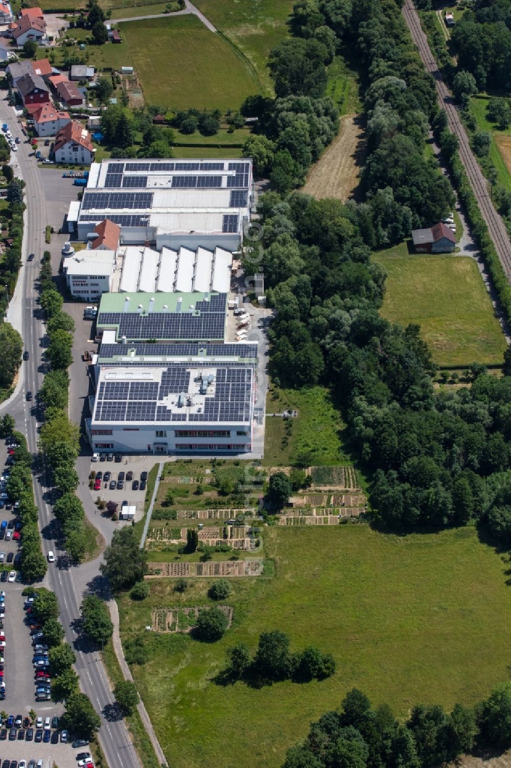 Leingarten from the bird's eye view: Building and production halls on the premises of W. Gessmann GmbH on Eppinger Strasse in Leingarten in the state Baden-Wuerttemberg, Germany