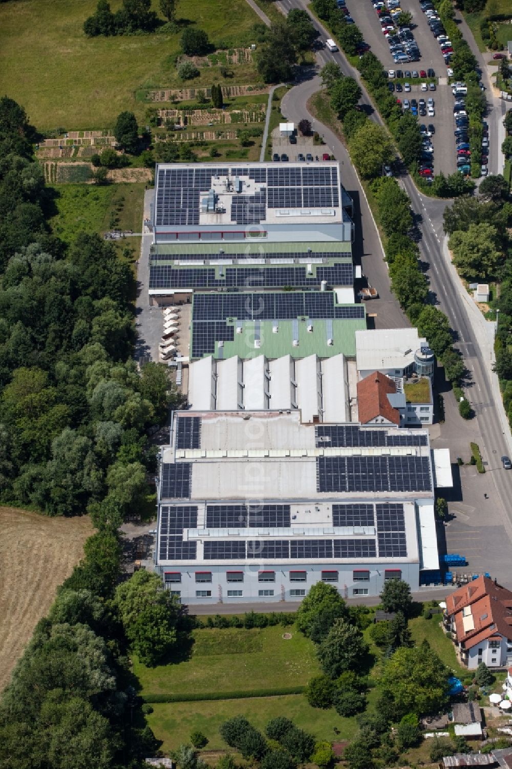 Aerial photograph Leingarten - Building and production halls on the premises of W. Gessmann GmbH on Eppinger Strasse in Leingarten in the state Baden-Wuerttemberg, Germany