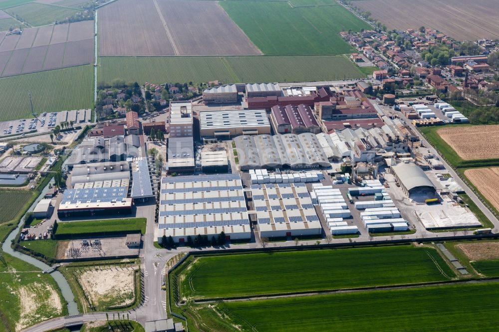 Aerial image Fossalta di Portogruaro - Building and production halls on the premises von Zignago Vetro in Fossalta di Portogruaro in Veneto, Italy