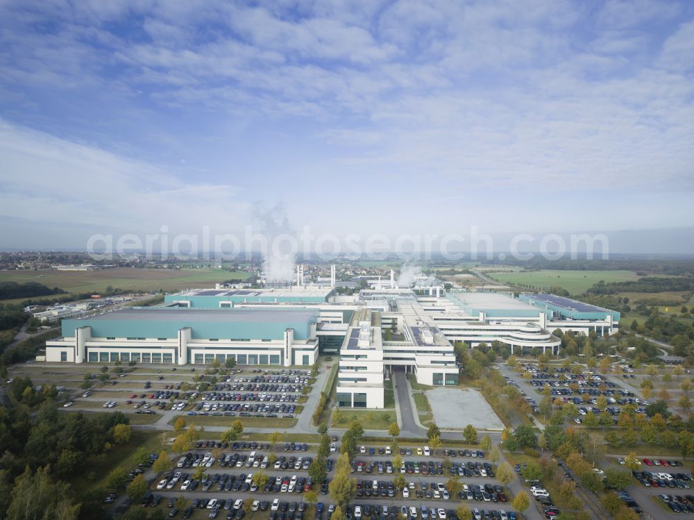 Dresden from the bird's eye view: Building and production halls on the premises of GLOBALFOUNDRIES Management Services Limited Liability Company & Co. KG on Wilschdorfer Landstrasse in the district Wilschdorf in Dresden in the state Saxony, Germany