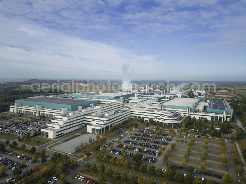 Aerial photograph Dresden - Building and production halls on the premises of GLOBALFOUNDRIES Management Services Limited Liability Company & Co. KG on Wilschdorfer Landstrasse in the district Wilschdorf in Dresden in the state Saxony, Germany