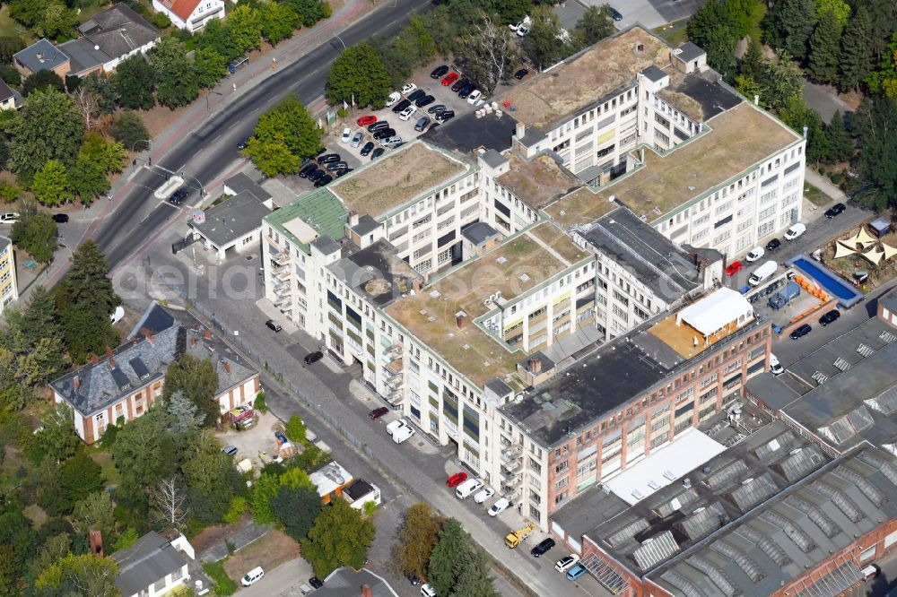 Aerial photograph Berlin - Building and production halls on the premises of Goerzwerk on Goerzallee in the district Lichterfelde in Berlin, Germany