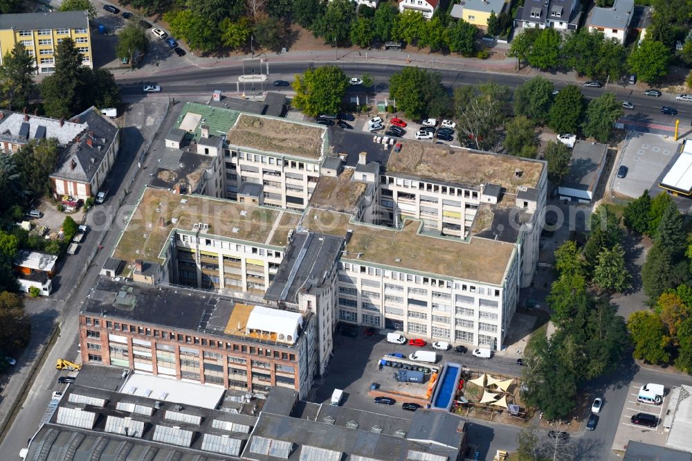 Aerial photograph Berlin - Building and production halls on the premises of Goerzwerk on Goerzallee in the district Lichterfelde in Berlin, Germany