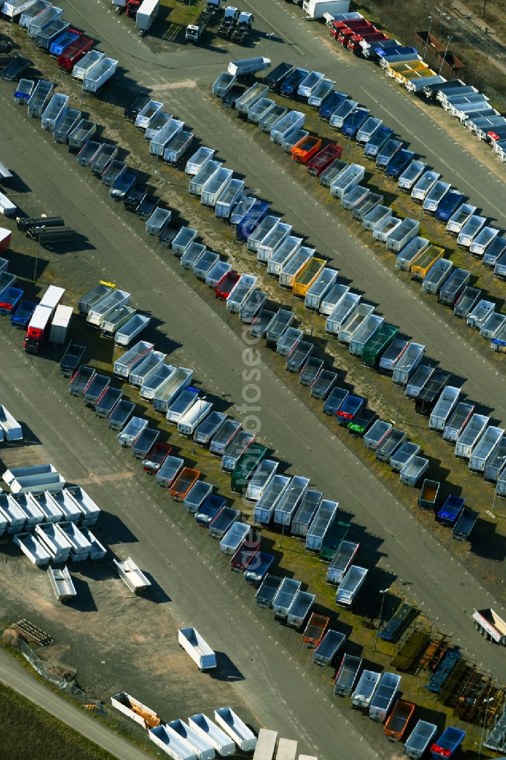 Aerial photograph Gotha - Buildings, production halls and truck trailer parking space on the factory premises of Gothaer Fahrzeugtechnik GmbH on Fliegerstrasse in Gotha in the state Thuringia, Germany