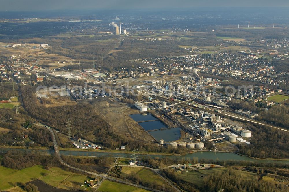 Castrop-Rauxel from above - View at the factory site and the port of the Ruetgers chemical plant in Castrop-Rauxel in the federal state of North Rhine-Westphalia NRW. On the site are a few subsidiaries of the Belgian group of companies Ruetgers N.V. established