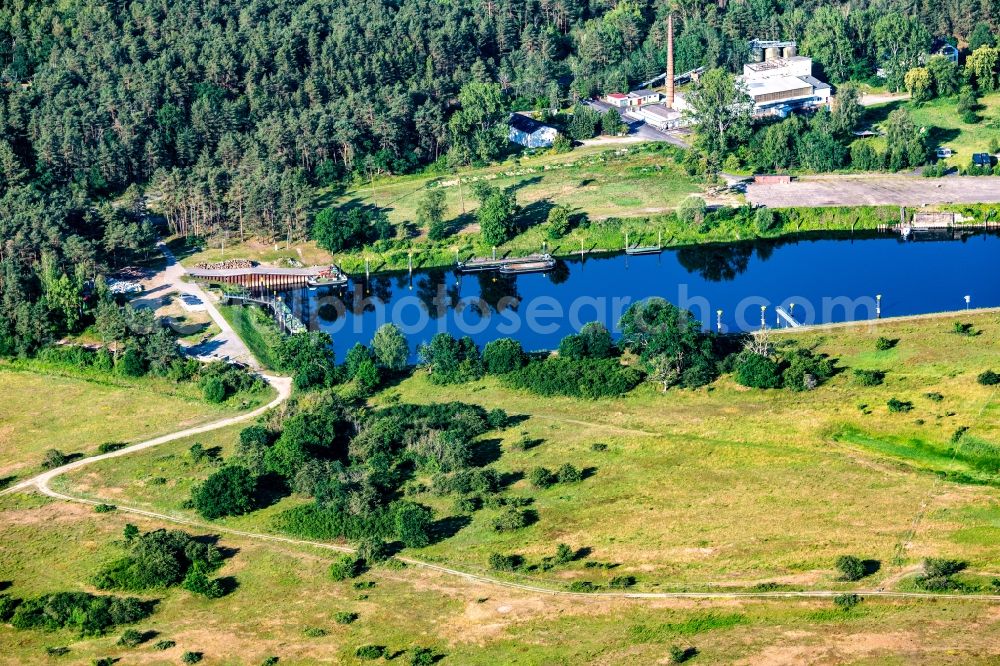 Tießau from the bird's eye view: Building and production halls on the premises Hafen in Tiessau in the state Lower Saxony, Germany