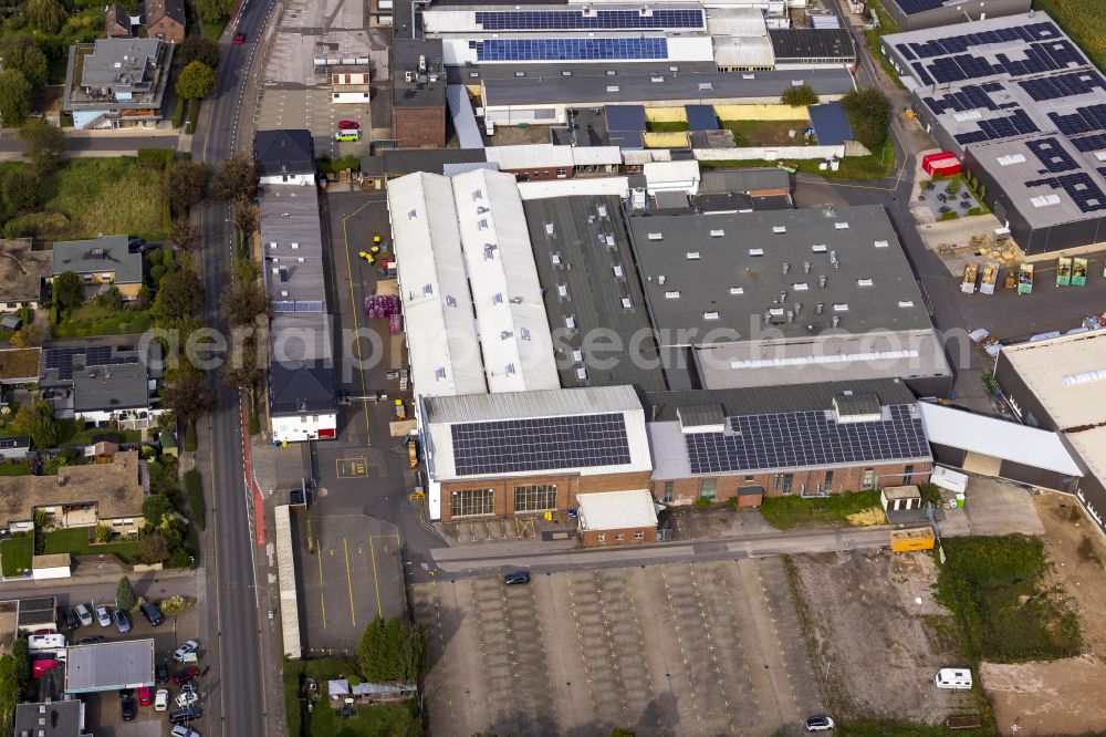 Aerial photograph Viersen - Buildings and production halls of SAB Broeckskes GmbH & Co. KG on the factory premises at Grefrather Strasse in Hagenbroich in the state of North Rhine-Westphalia, Germany