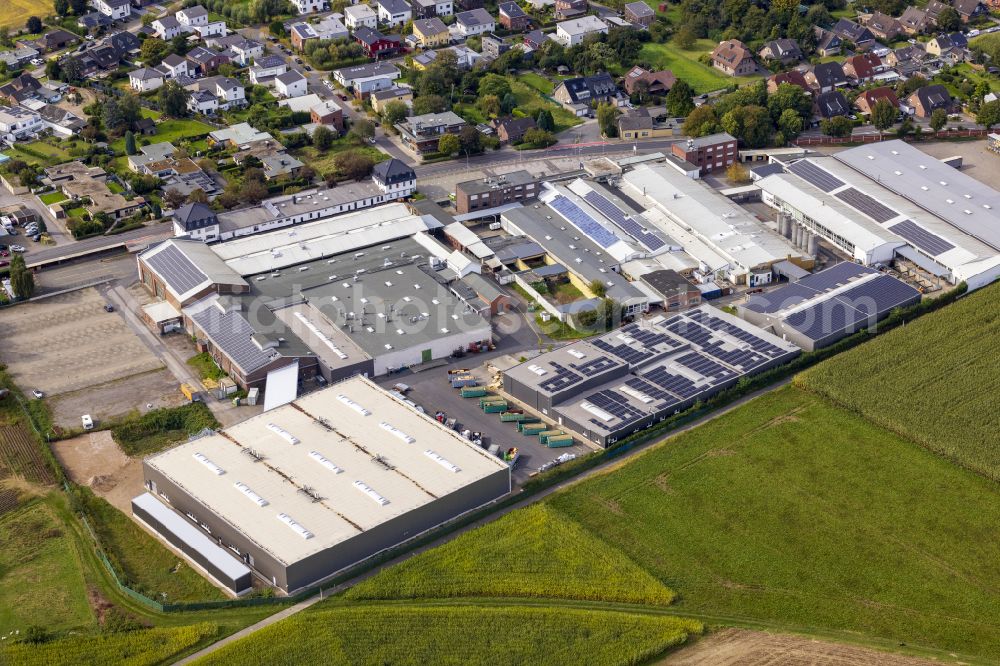 Viersen from above - Buildings and production halls of SAB Broeckskes GmbH & Co. KG on the factory premises at Grefrather Strasse in Hagenbroich in the state of North Rhine-Westphalia, Germany