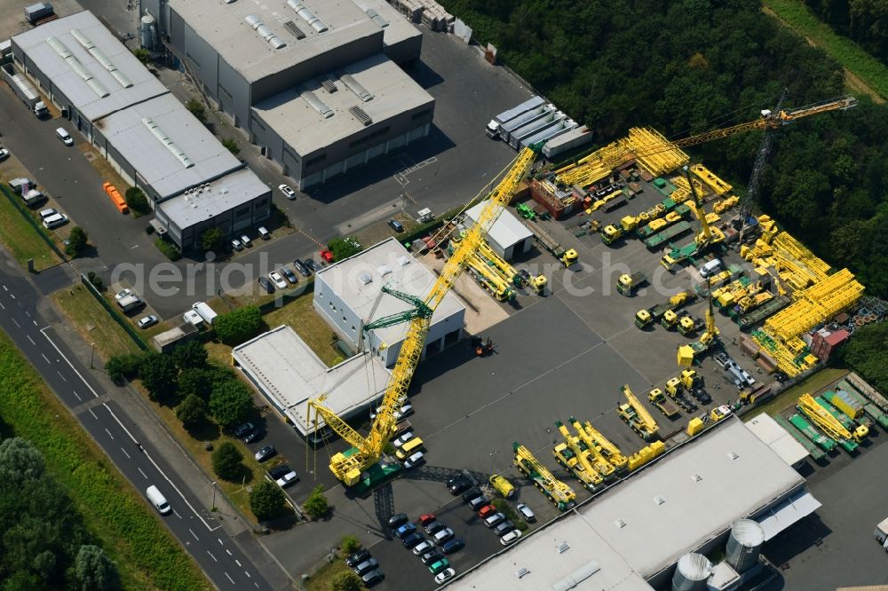 Köln from the bird's eye view: Building and production halls on the premises on Bernhard-Guenther-Strasse in the district Niehl in Cologne in the state North Rhine-Westphalia, Germany