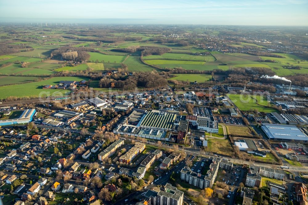 Aerial photograph Hamm - Building and production halls on the premises of HELLA GmbH & Co. KGaA on Roemerstrasse in Hamm in the state North Rhine-Westphalia, Germany