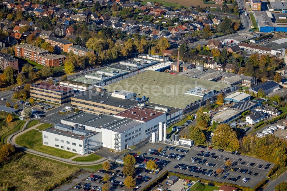 Hamm from the bird's eye view: Building and production halls on the premises of HELLA GmbH & Co. KGaA on Roemerstrasse in Hamm at Ruhrgebiet in the state North Rhine-Westphalia, Germany