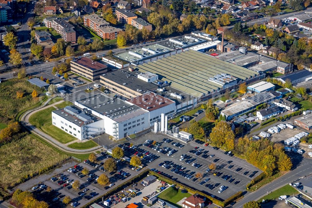 Aerial photograph Hamm - Building and production halls on the premises of HELLA GmbH & Co. KGaA on Roemerstrasse in Hamm at Ruhrgebiet in the state North Rhine-Westphalia, Germany