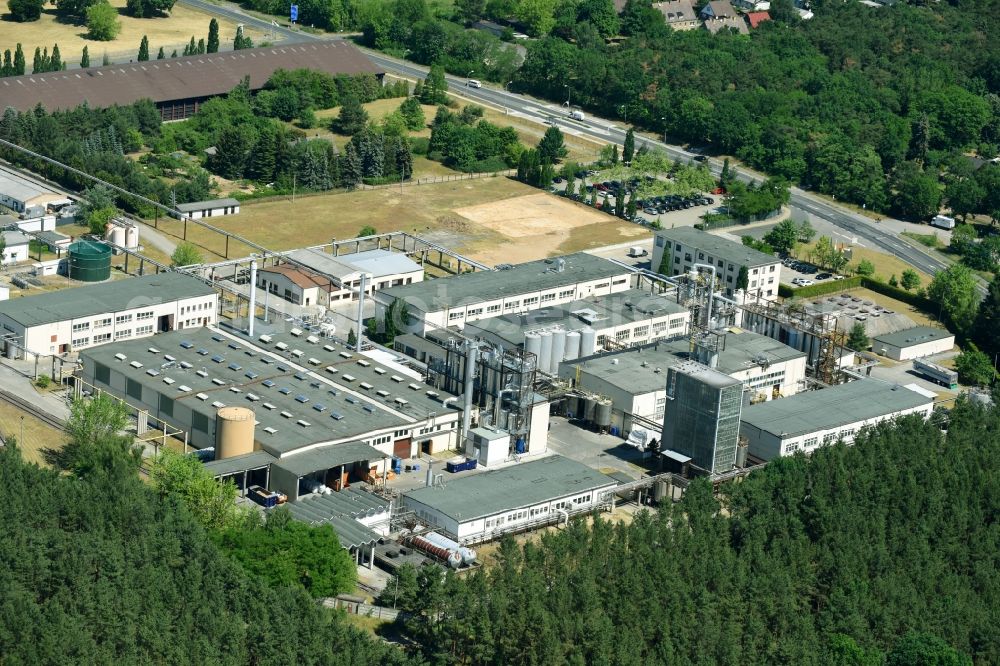 Aerial photograph Werder (Havel) - Building and production halls on the premises of Herbstreith & Fox KG in Werder (Havel) in the state Brandenburg, Germany