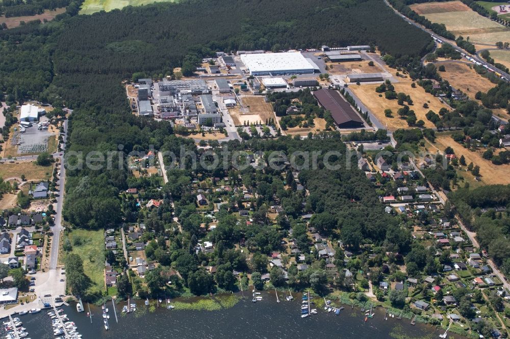 Aerial photograph Werder (Havel) - Building and production halls on the premises of Herbstreith & Fox KG in Werder (Havel) in the state Brandenburg, Germany