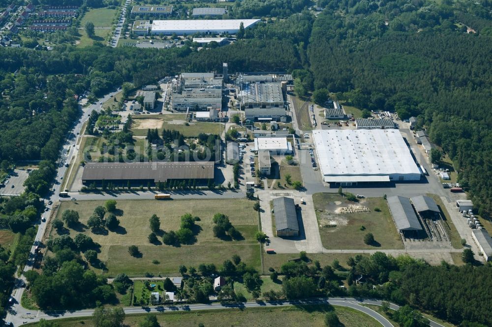 Aerial image Werder (Havel) - Building and production halls on the premises of Herbstreith & Fox KG in Werder (Havel) in the state Brandenburg, Germany