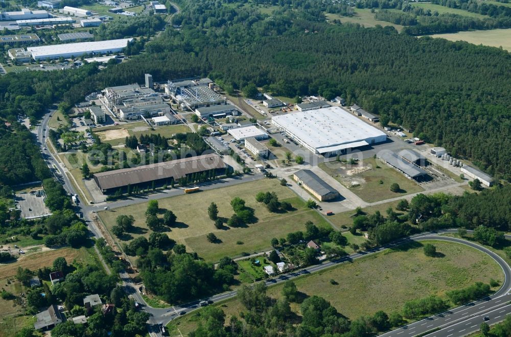 Aerial photograph Werder (Havel) - Building and production halls on the premises of Herbstreith & Fox KG in Werder (Havel) in the state Brandenburg, Germany