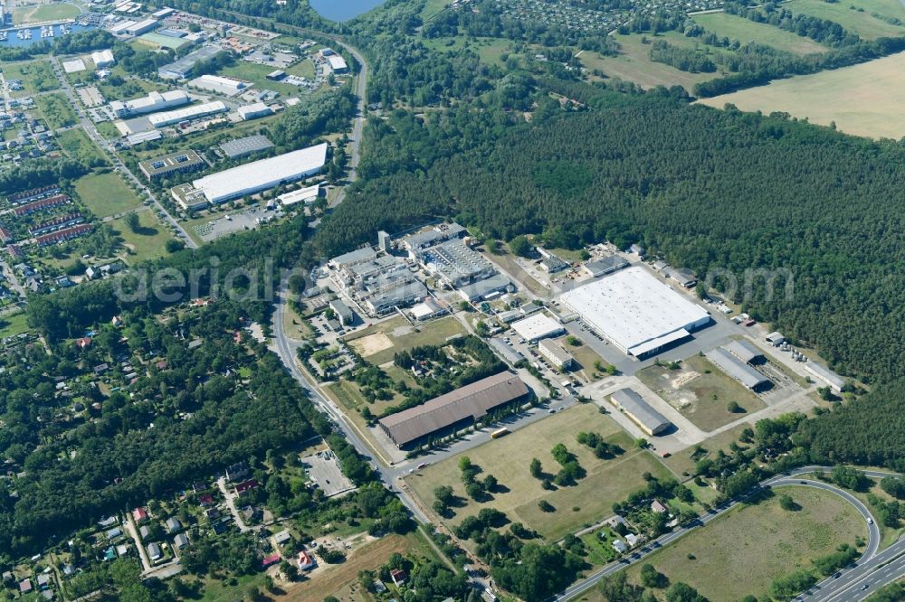 Aerial photograph Werder (Havel) - Building and production halls on the premises of Herbstreith & Fox KG in Werder (Havel) in the state Brandenburg, Germany