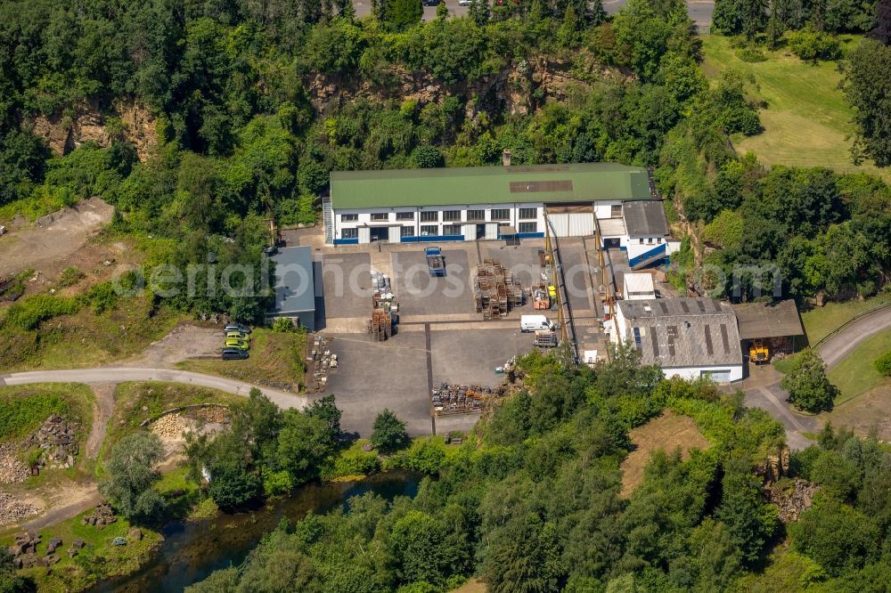 Mülheim an der Ruhr from above - Building and production halls on the premises of Hermann Rauen GmbH & Co. am Steinbruch Rauen in Muelheim on the Ruhr in the state North Rhine-Westphalia