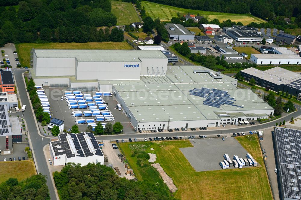 Aerial photograph Hövelhof - Building and production halls on the premises of heroal - Johann Henkenjohann GmbH & Co. KG on street Heinz-Sallads-Strasse in Hoevelhof in the state North Rhine-Westphalia, Germany